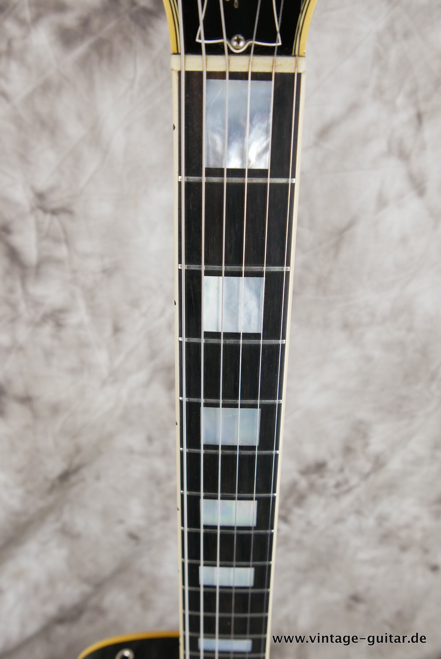 img/vintage/5101/Gibson-Les-Paul-Custom-Black-Beauty-fretless-wonder-1971-011.JPG