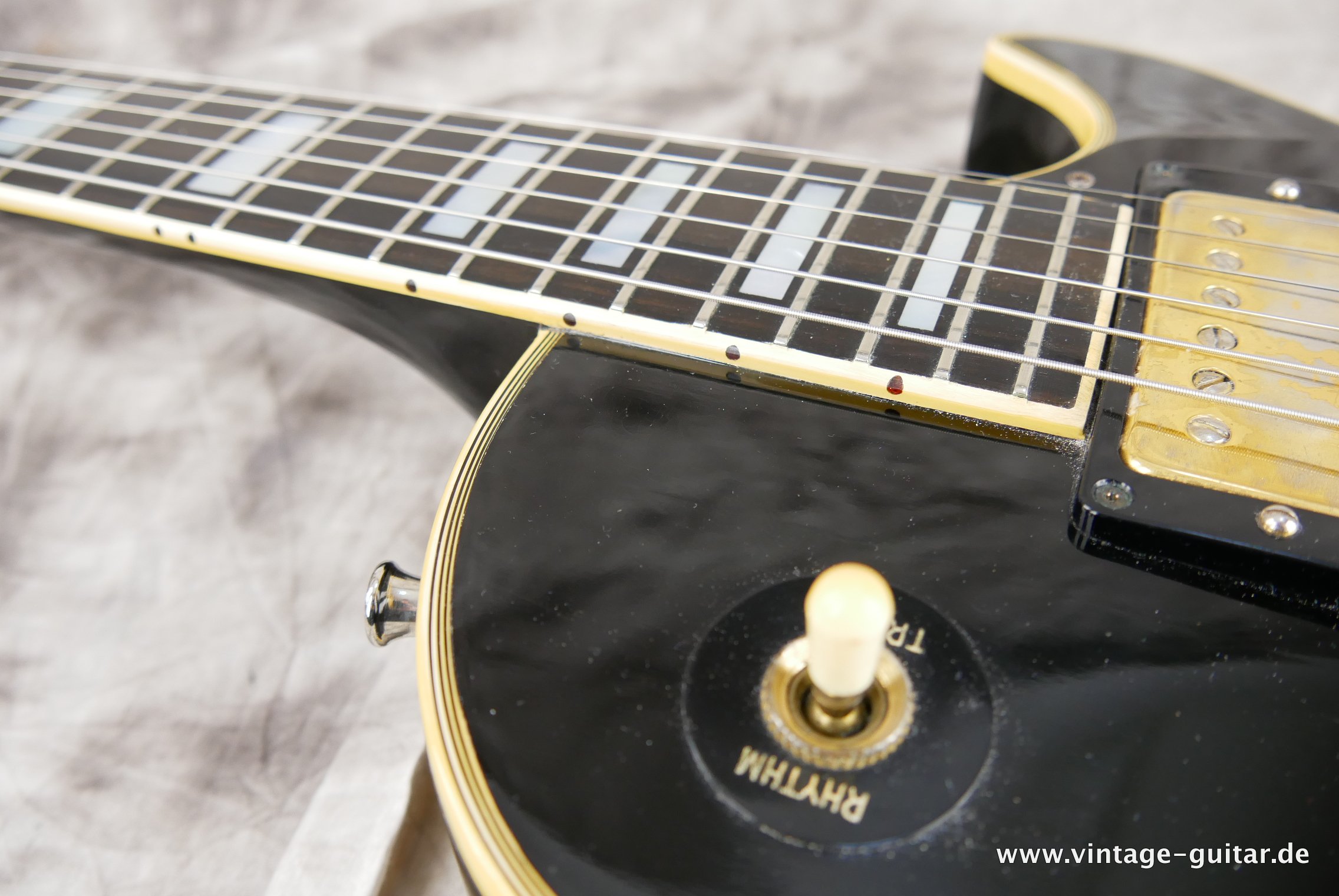 img/vintage/5101/Gibson-Les-Paul-Custom-Black-Beauty-fretless-wonder-1971-015.JPG