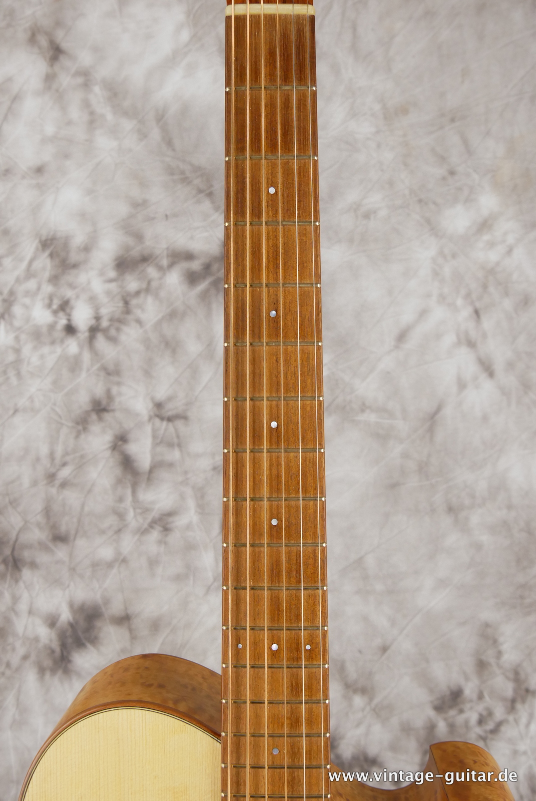 Andy-Manson-Luthier-bluebird-acoustic-spanish-guitar-2021-natural-birdseye-007.JPG