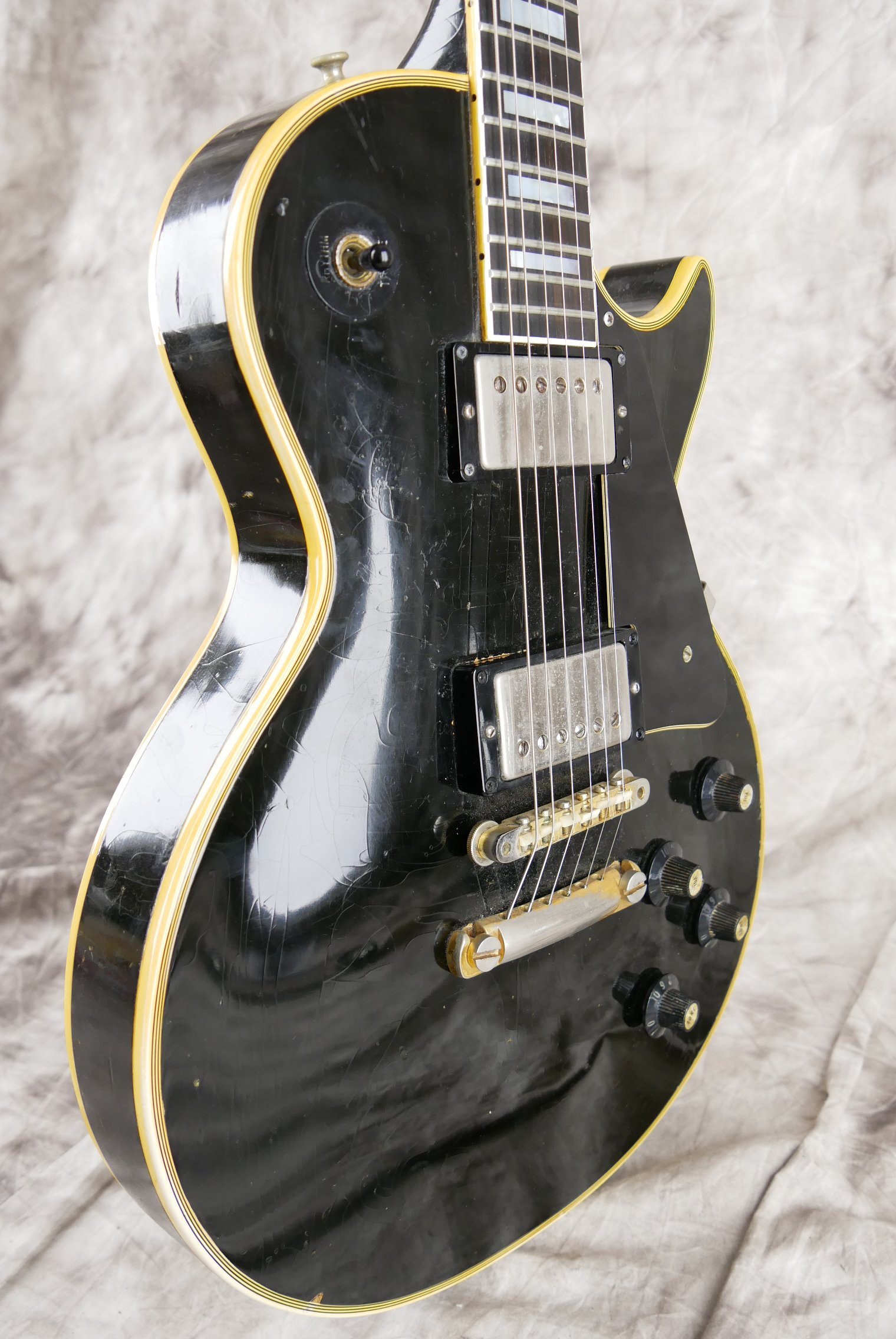 img/vintage/5115/Gibson-Les-Paul-Custom-1969-one-piece-body-and-neck-005.JPG