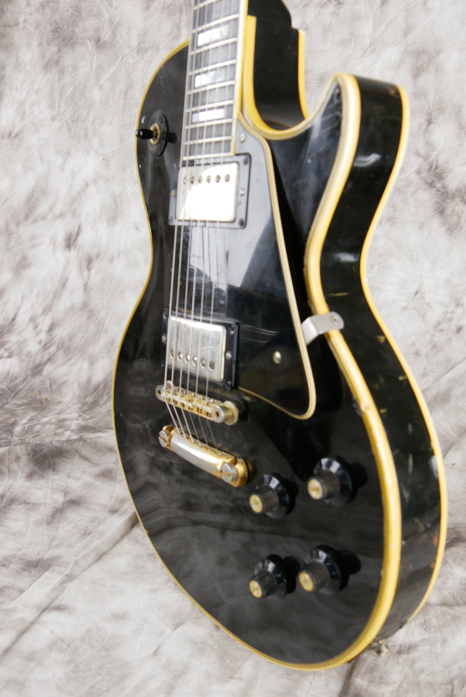 img/vintage/5115/Gibson-Les-Paul-Custom-1969-one-piece-body-and-neck-006.JPG