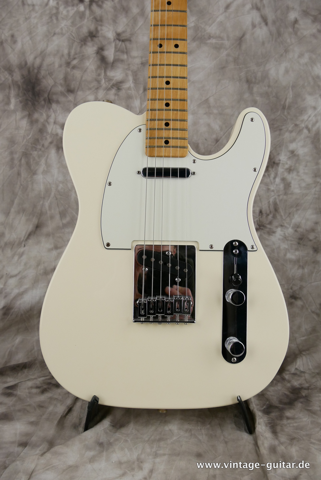 Fender-Telecaster-Standard-Mexico-2015-arctic-white-002.JPG