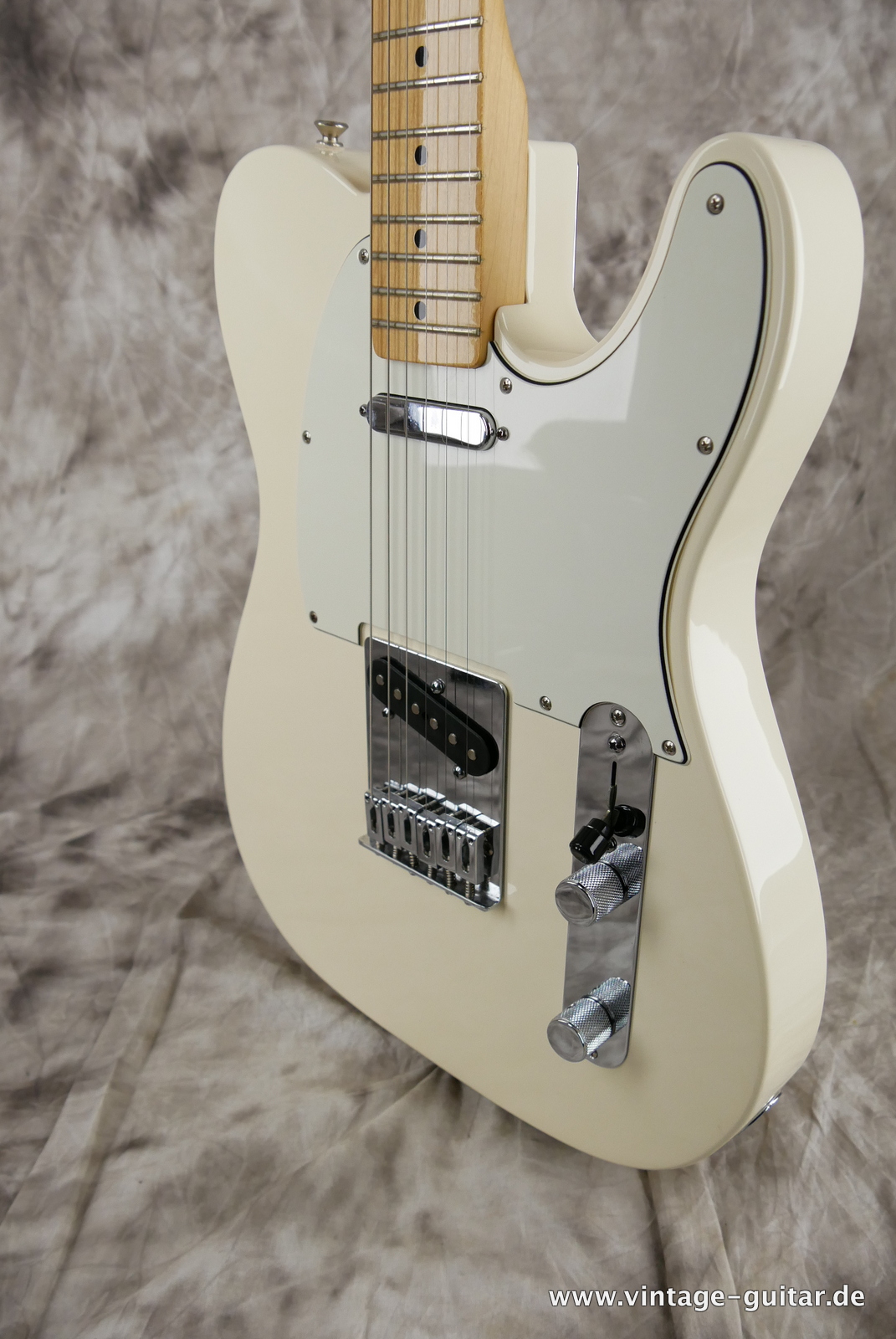 Fender-Telecaster-Standard-Mexico-2015-arctic-white-006.JPG