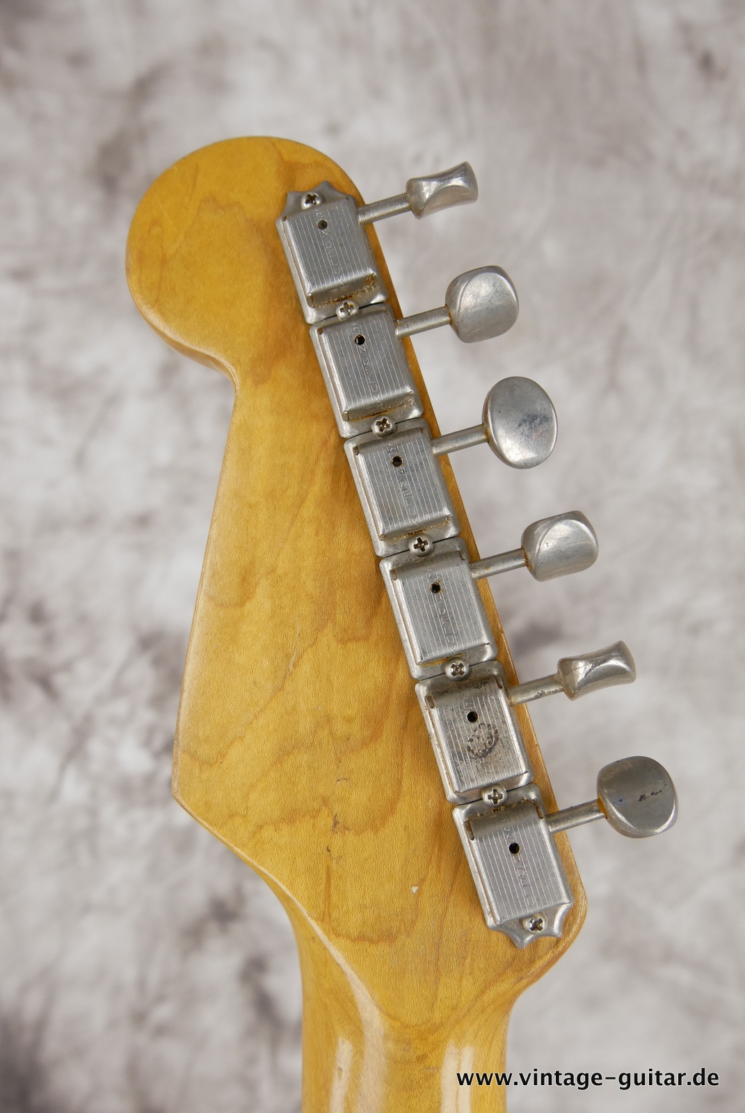 Fender_Stratocaster_pre_CBS_slab_board_olympic_white_refin_1961-010.JPG