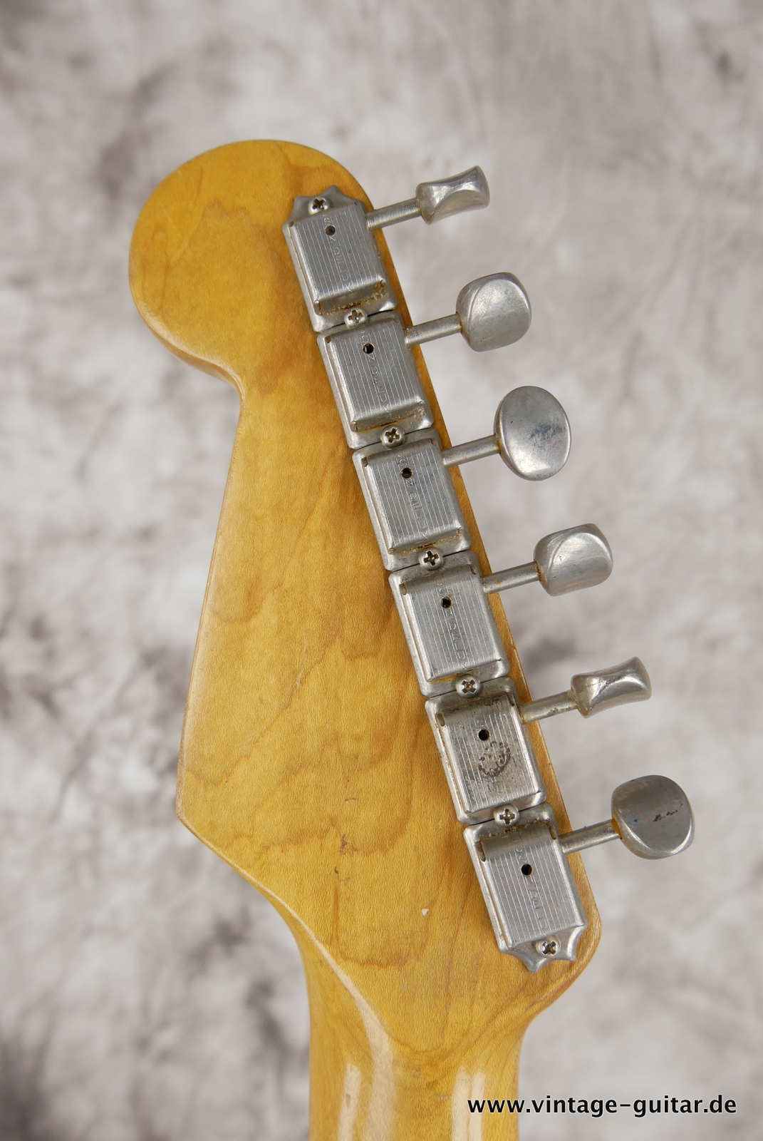 img/vintage/5120/Fender_Stratocaster_pre_CBS_slab_board_olympic_white_refin_1961-010.JPG