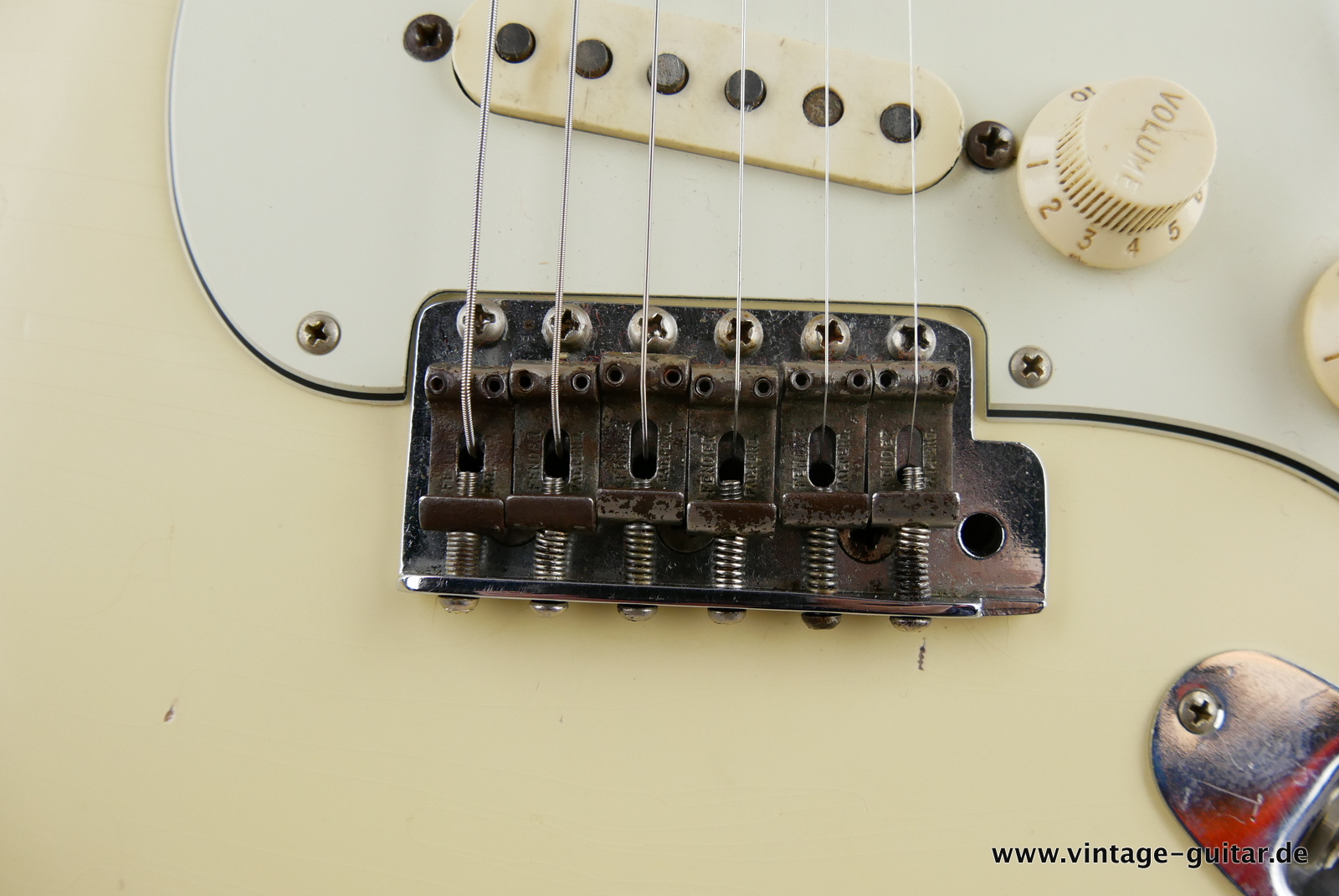 Fender_Stratocaster_pre_CBS_slab_board_olympic_white_refin_1961-016.JPG