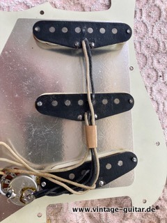 img/vintage/5120/Fender_Stratocaster_pre_CBS_slab_board_olympic_white_refin_1961-017.JPG