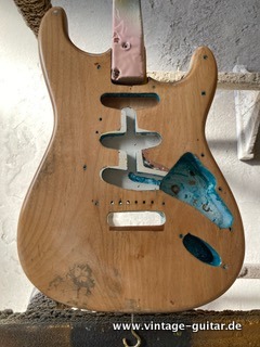 Fender_Stratocaster_pre_CBS_slab_board_olympic_white_refin_1961-020.JPG