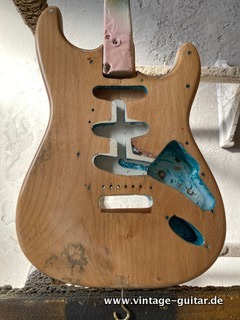 img/vintage/5120/Fender_Stratocaster_pre_CBS_slab_board_olympic_white_refin_1961-020.JPG