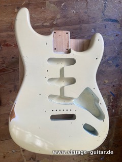 Fender_Stratocaster_pre_CBS_slab_board_olympic_white_refin_1961-022.JPG