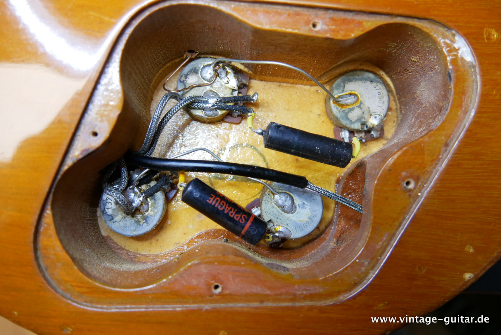 img/vintage/5121/Gibson_Les_Paul_Standard_P_90_Goldtop_1969-019.JPG