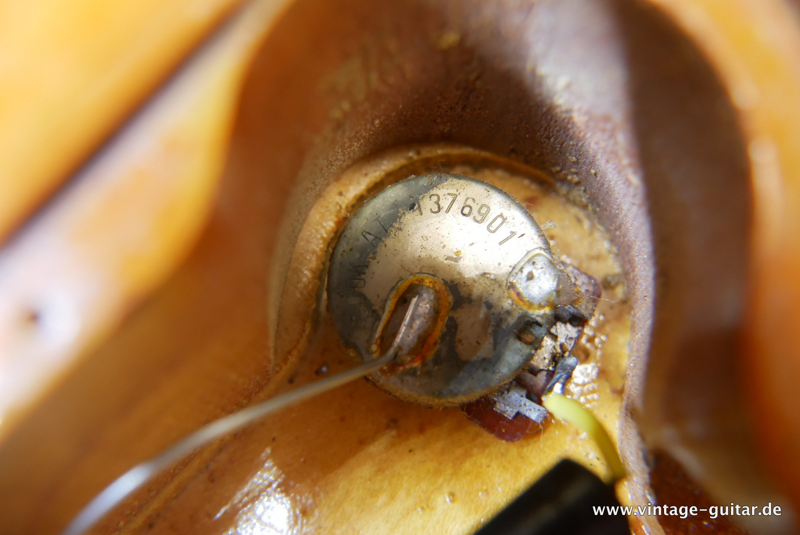 img/vintage/5121/Gibson_Les_Paul_Standard_P_90_Goldtop_1969-020.JPG