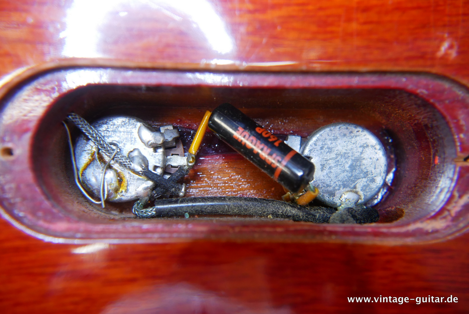 img/vintage/5122/Gibson_Les_Paul_Junior_Double_cut_cherry_1960-017.JPG