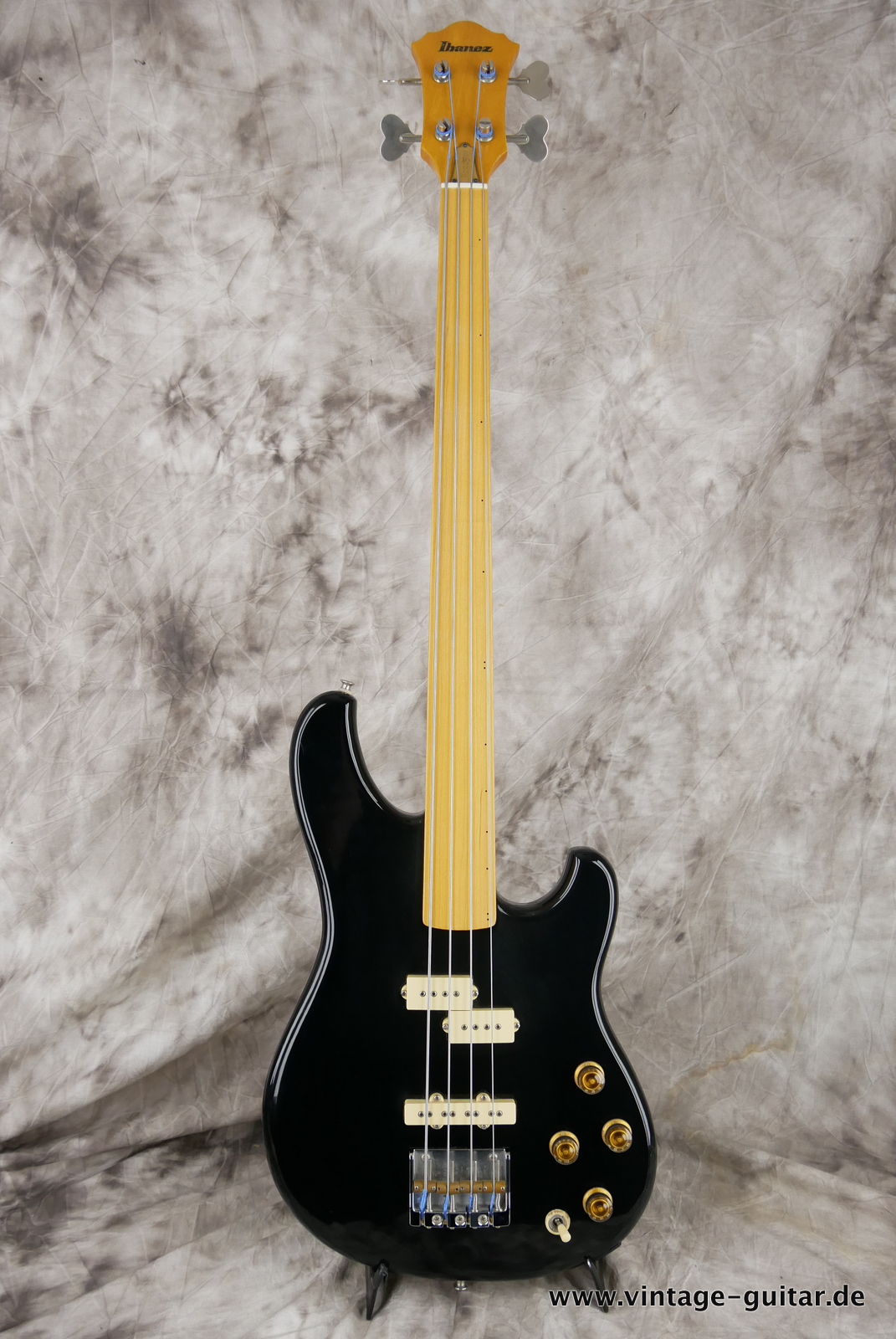 Ibanez-Roadstar-840-japan-1981-black-001.JPG