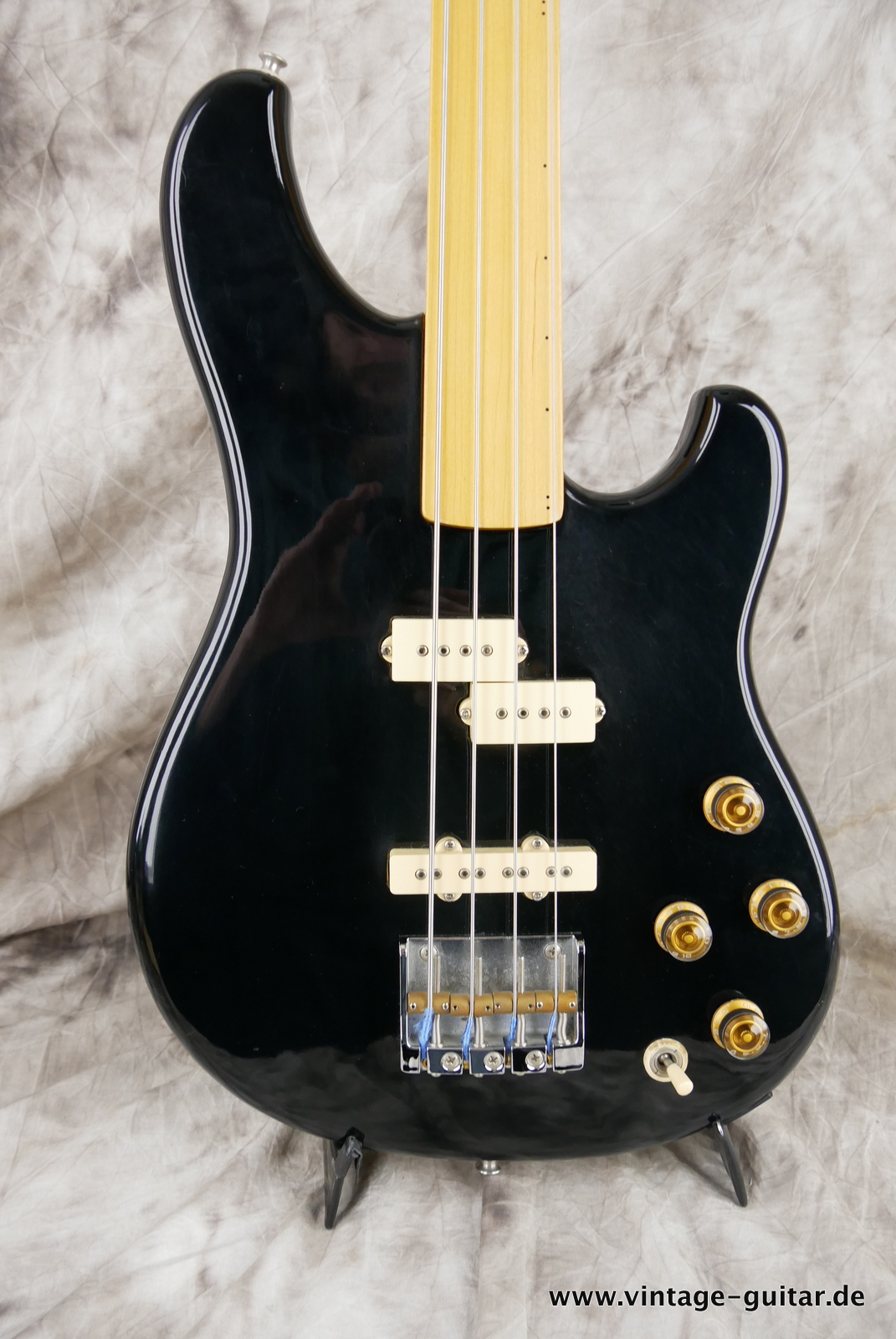 Ibanez-Roadstar-840-japan-1981-black-002.JPG