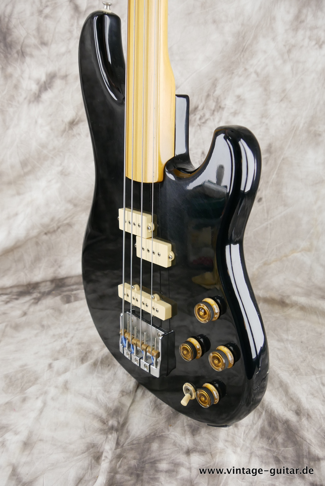 Ibanez-Roadstar-840-japan-1981-black-006.JPG