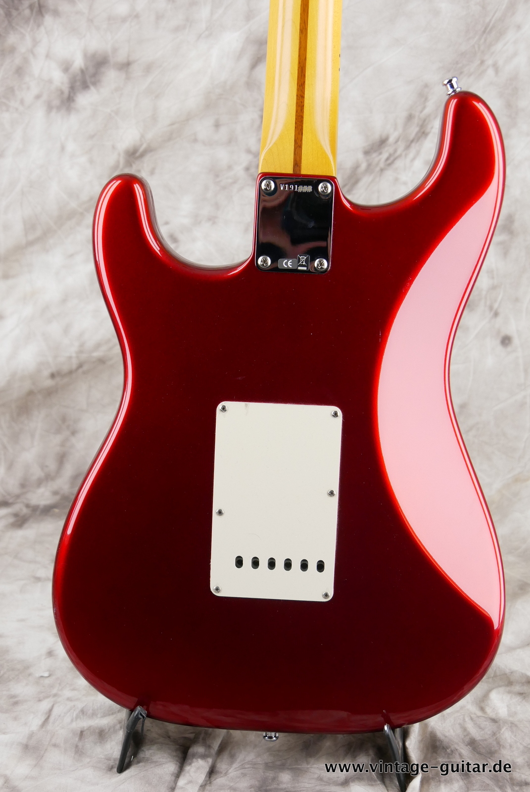 Fender_Stratocaster_Vintage_Hot_Rod_candy_apple_red_USA_2010-004.JPG