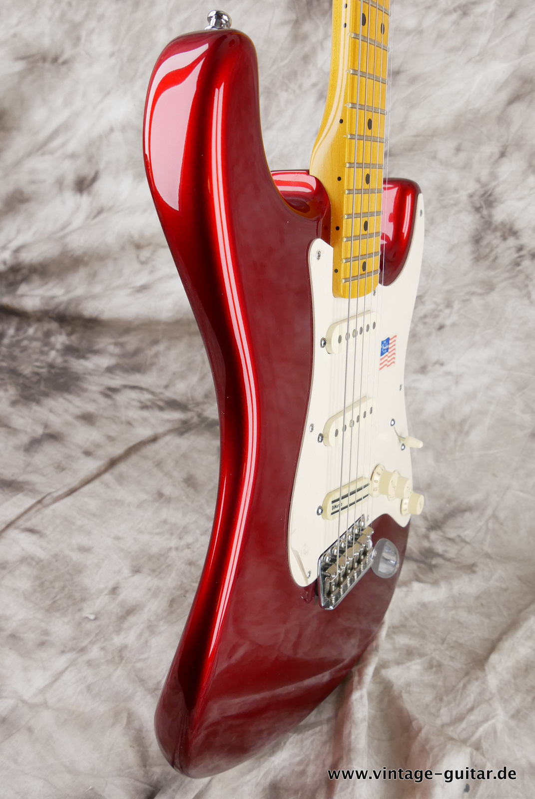 img/vintage/5125/Fender_Stratocaster_Vintage_Hot_Rod_candy_apple_red_USA_2010-005.JPG