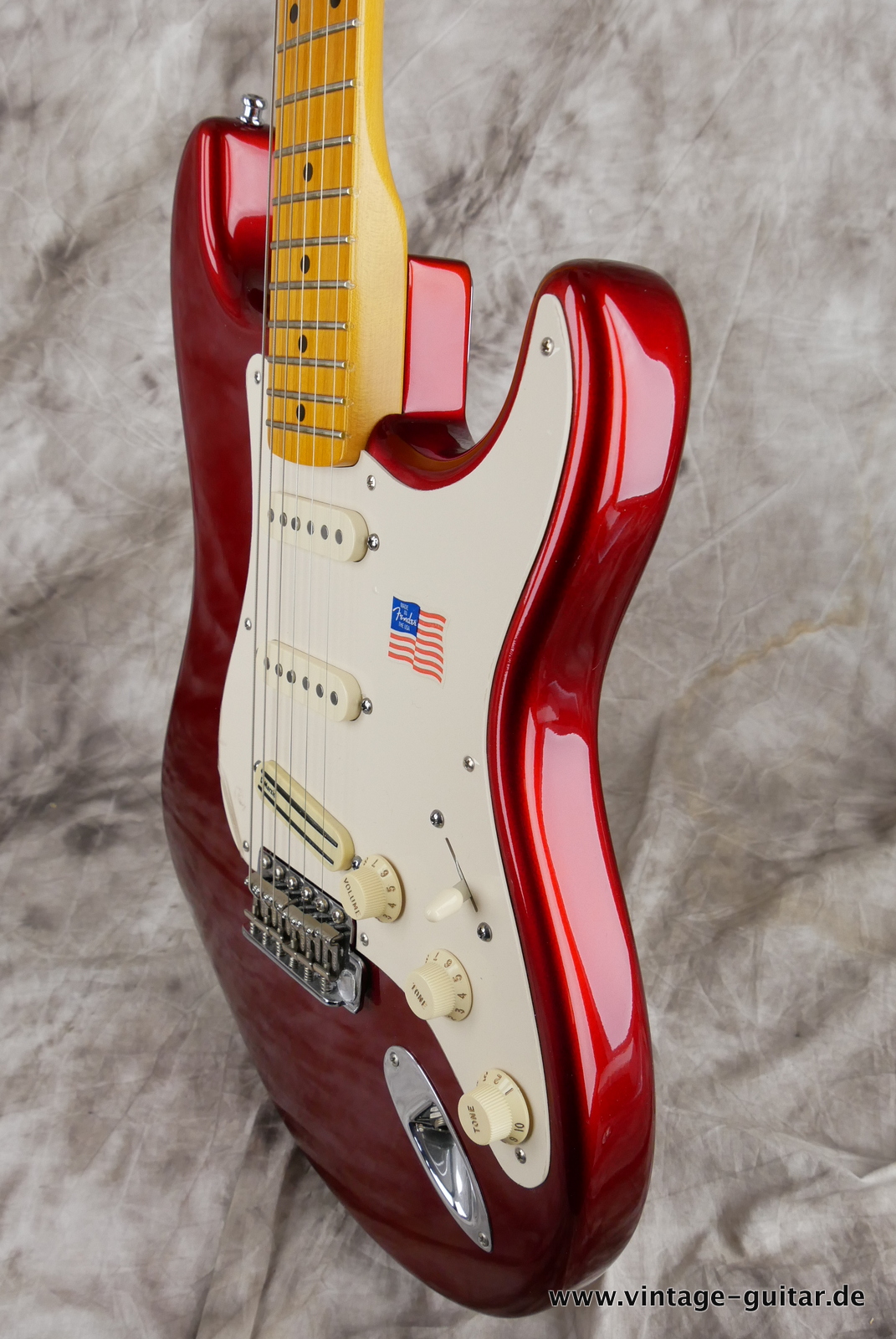 img/vintage/5125/Fender_Stratocaster_Vintage_Hot_Rod_candy_apple_red_USA_2010-006.JPG