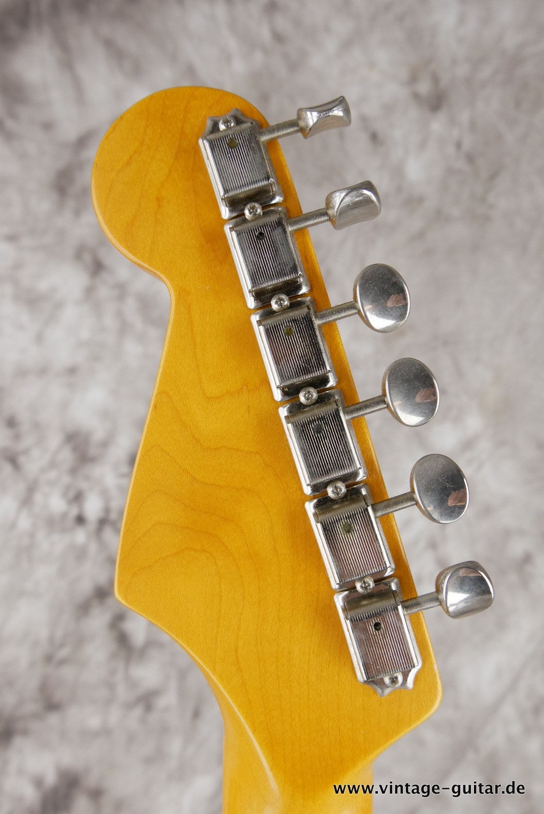img/vintage/5125/Fender_Stratocaster_Vintage_Hot_Rod_candy_apple_red_USA_2010-010.JPG