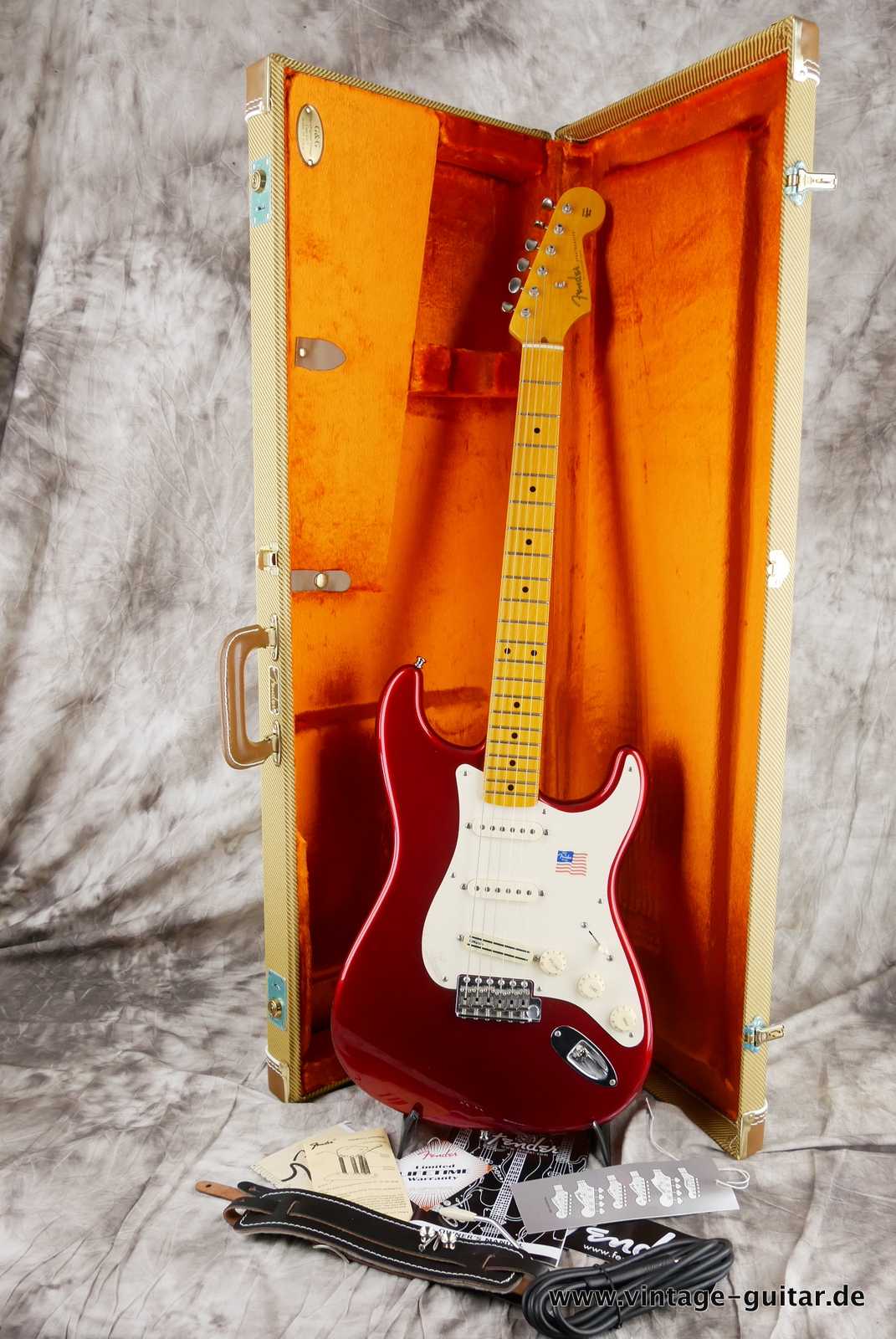 img/vintage/5125/Fender_Stratocaster_Vintage_Hot_Rod_candy_apple_red_USA_2010-014.JPG