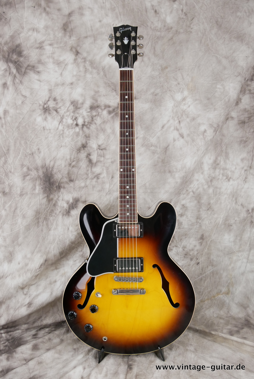 Gibson-ES335-Lefthand-2013-vintage-sunburst-001.JPG