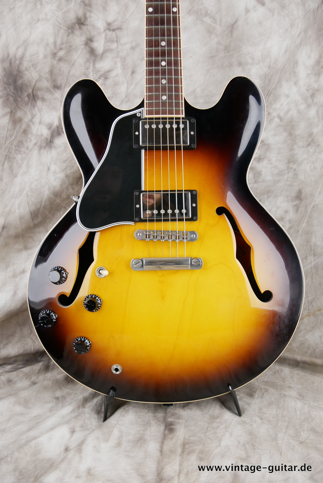 Gibson-ES335-Lefthand-2013-vintage-sunburst-002.JPG
