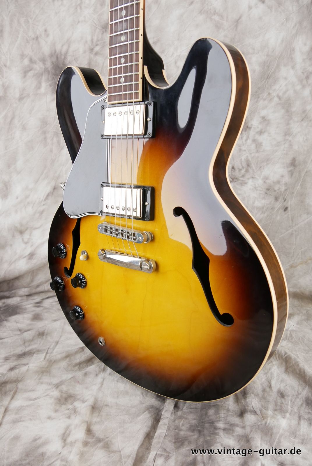Gibson-ES335-Lefthand-2013-vintage-sunburst-006.JPG