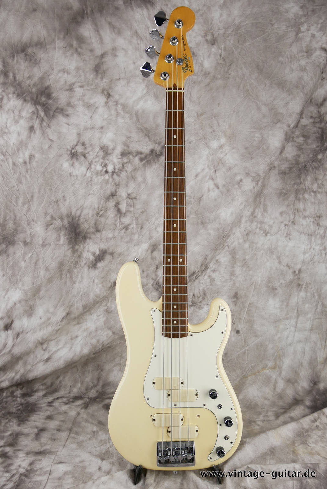 Fender_Elite_II_USA_olympic_white_1983-001.JPG