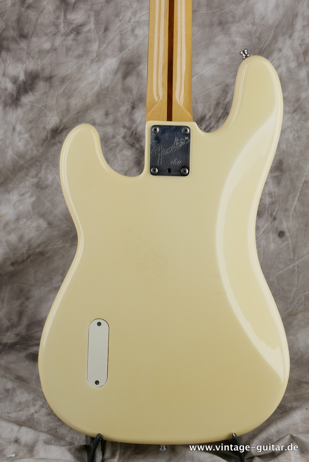 Fender_Elite_II_USA_olympic_white_1983-004.JPG