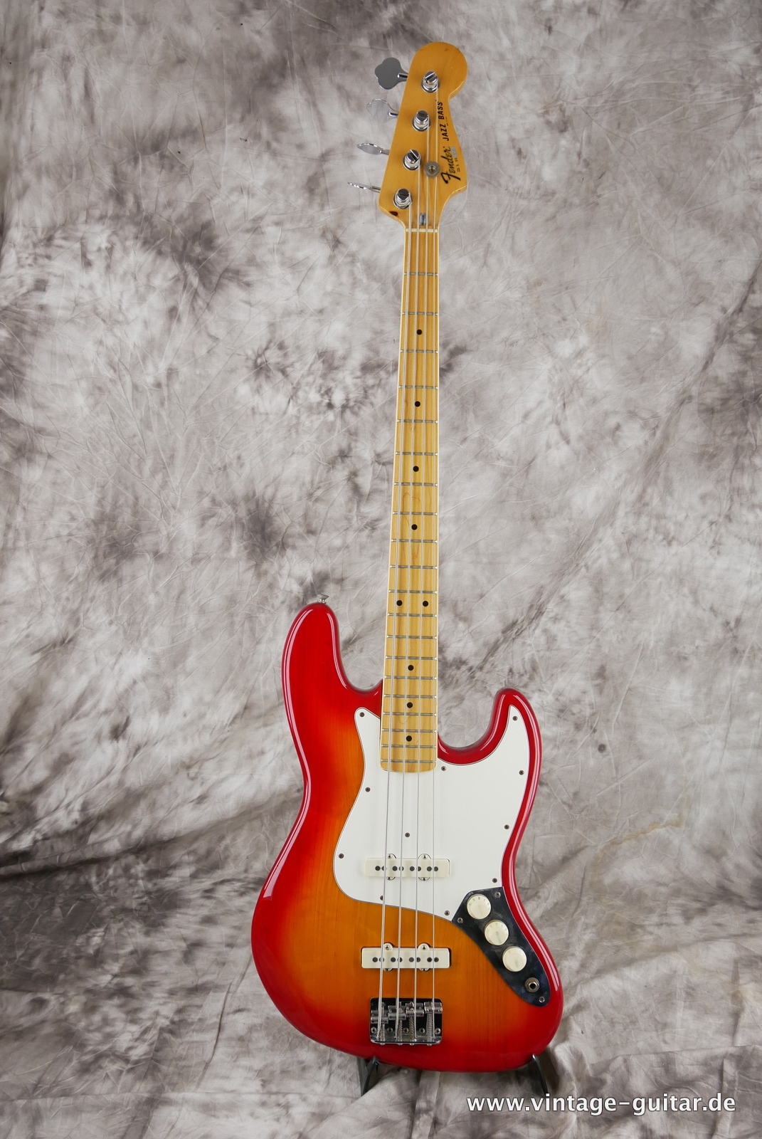 img/vintage/5130/Fender_Jazz_Bass_USA_cherry_burst_1980-001.JPG