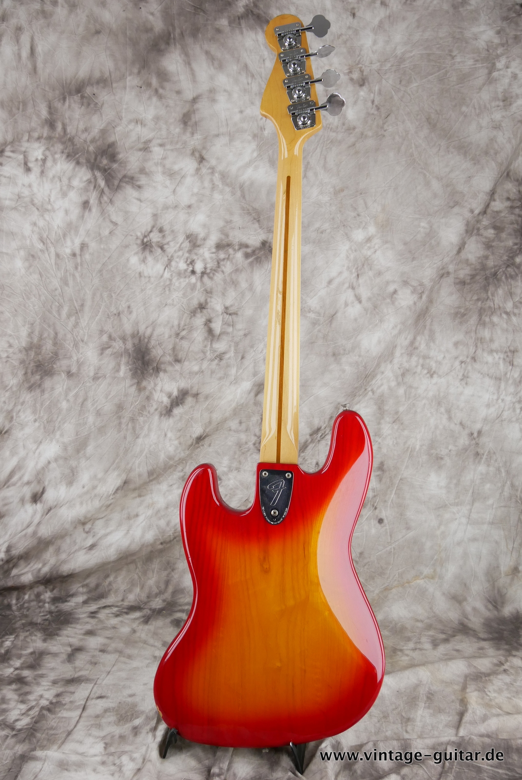 Fender_Jazz_Bass_USA_cherry_burst_1980-002.JPG