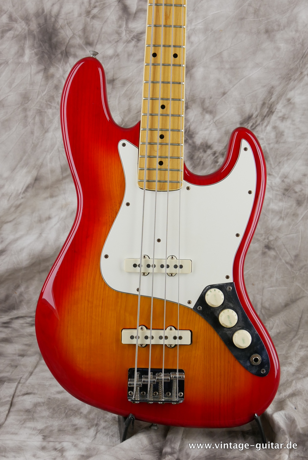 img/vintage/5130/Fender_Jazz_Bass_USA_cherry_burst_1980-003.JPG