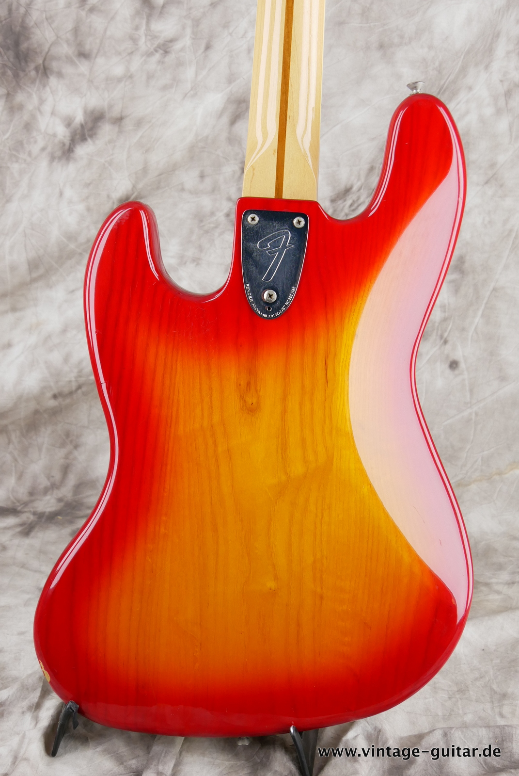 img/vintage/5130/Fender_Jazz_Bass_USA_cherry_burst_1980-004.JPG