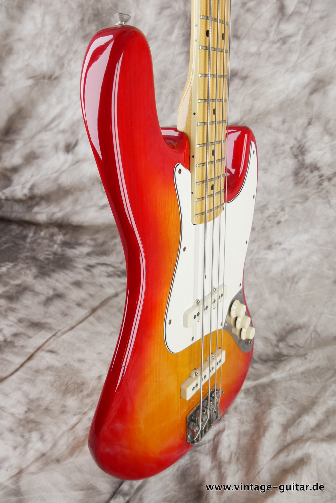 img/vintage/5130/Fender_Jazz_Bass_USA_cherry_burst_1980-005.JPG