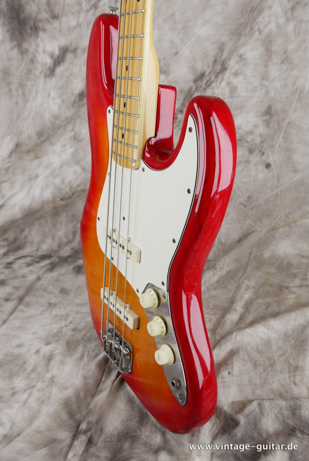 img/vintage/5130/Fender_Jazz_Bass_USA_cherry_burst_1980-006.JPG