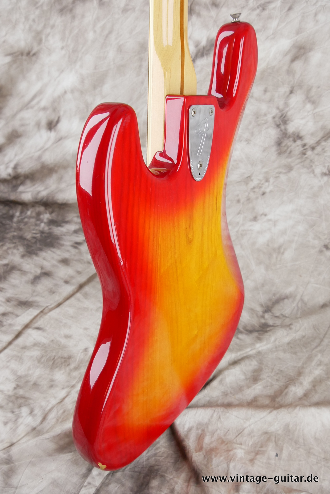 Fender_Jazz_Bass_USA_cherry_burst_1980-007.JPG