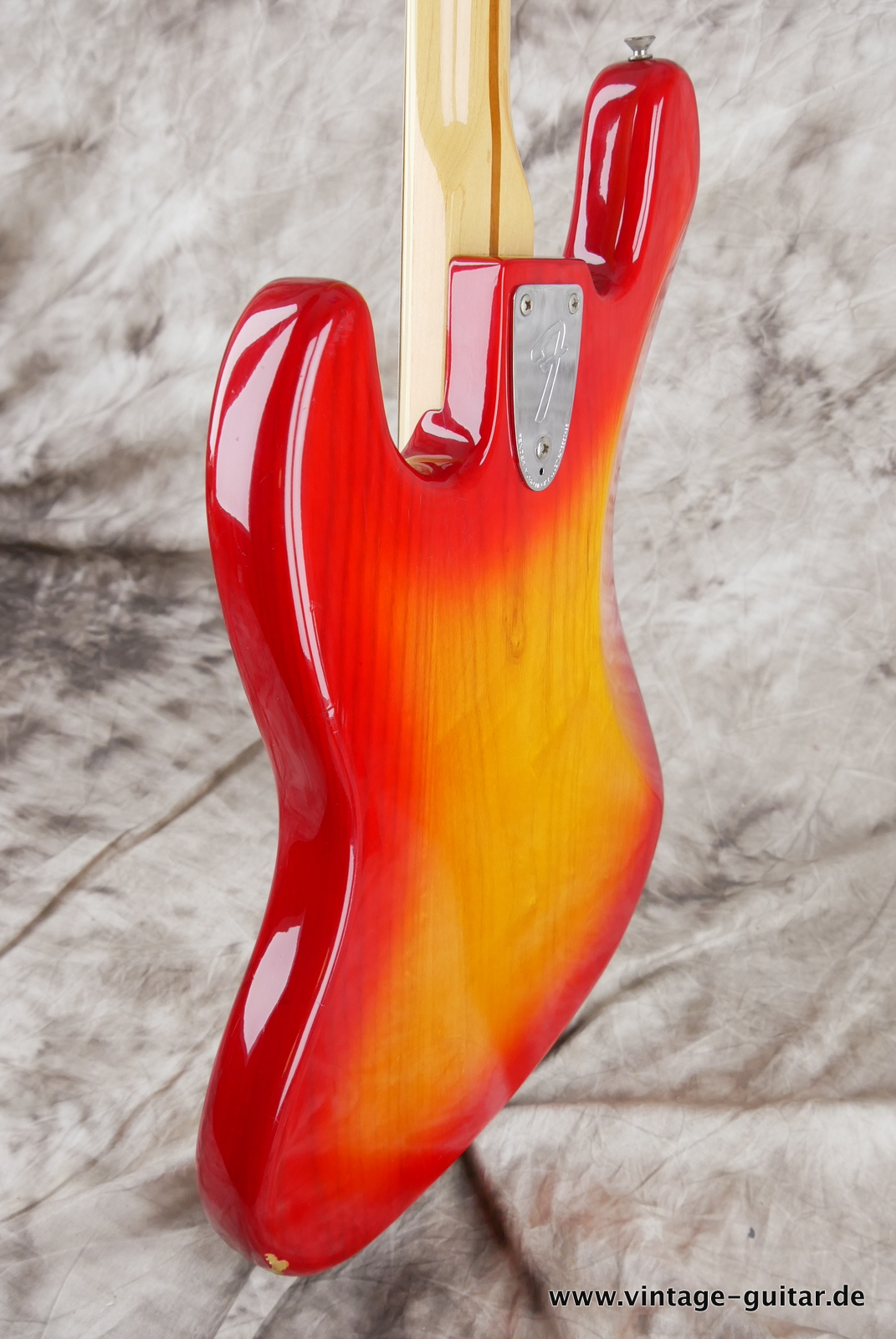 img/vintage/5130/Fender_Jazz_Bass_USA_cherry_burst_1980-007.JPG