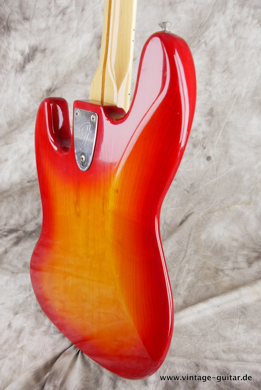 img/vintage/5130/Fender_Jazz_Bass_USA_cherry_burst_1980-008.JPG