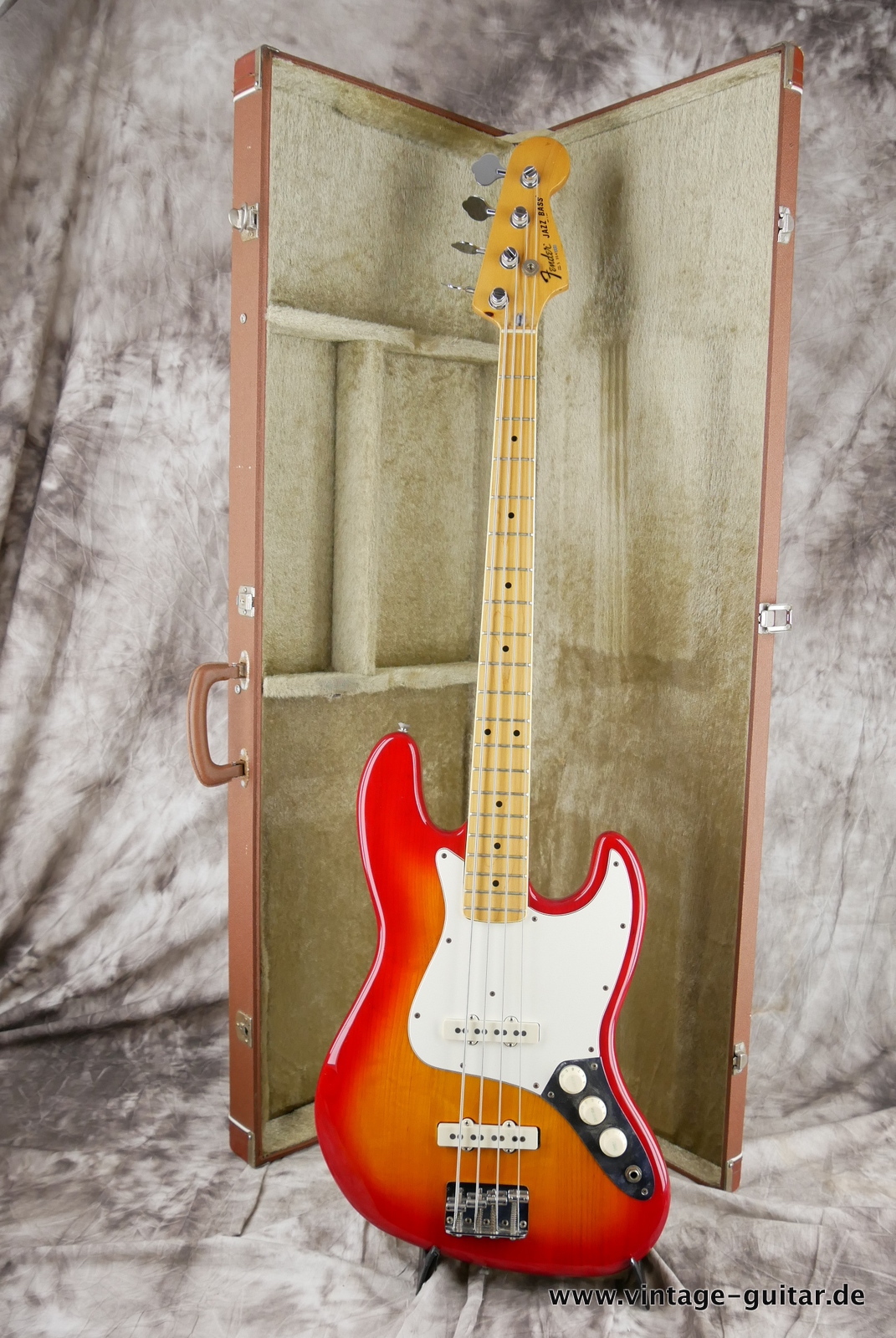 img/vintage/5130/Fender_Jazz_Bass_USA_cherry_burst_1980-013.JPG
