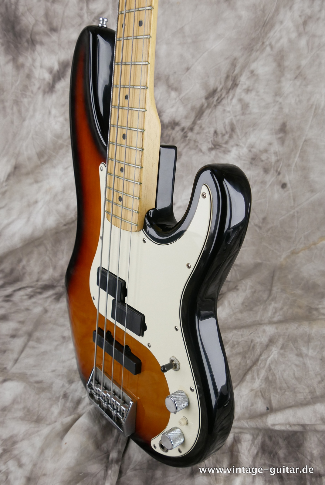 Fender_Precision_plus_USA_sunburst_1992-006.JPG