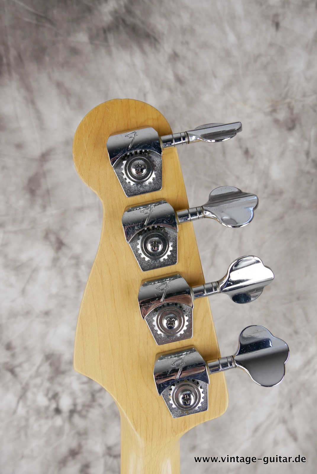 Fender_Precision_plus_USA_sunburst_1992-010.JPG