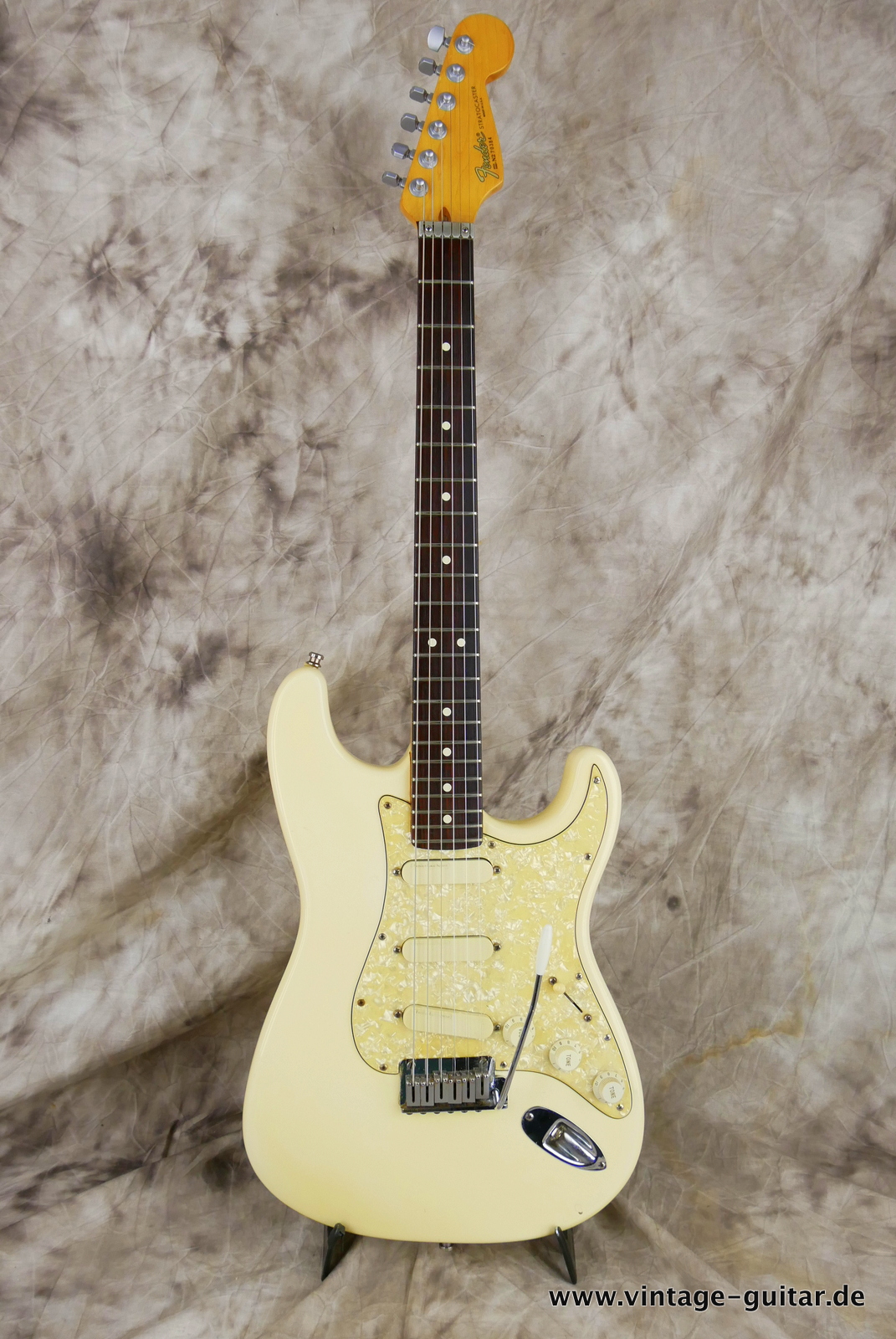 fender-stratocaster-plus-deluxe-1992-olympic-white-001.JPG