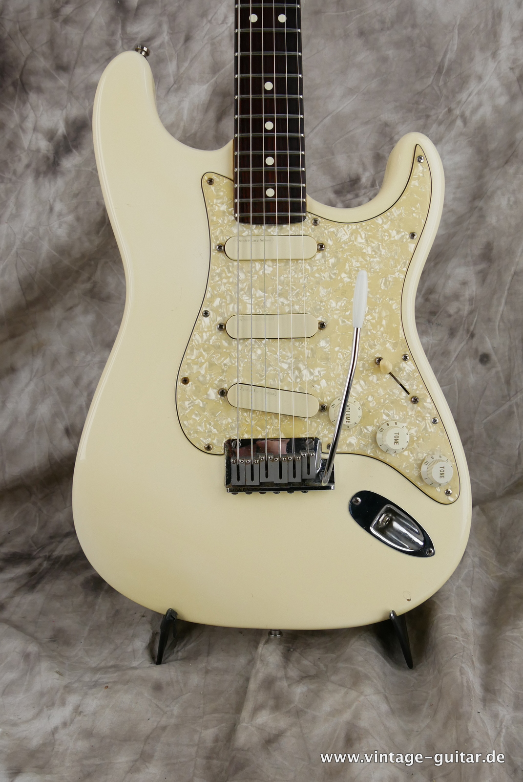 fender-stratocaster-plus-deluxe-1992-olympic-white-002.JPG