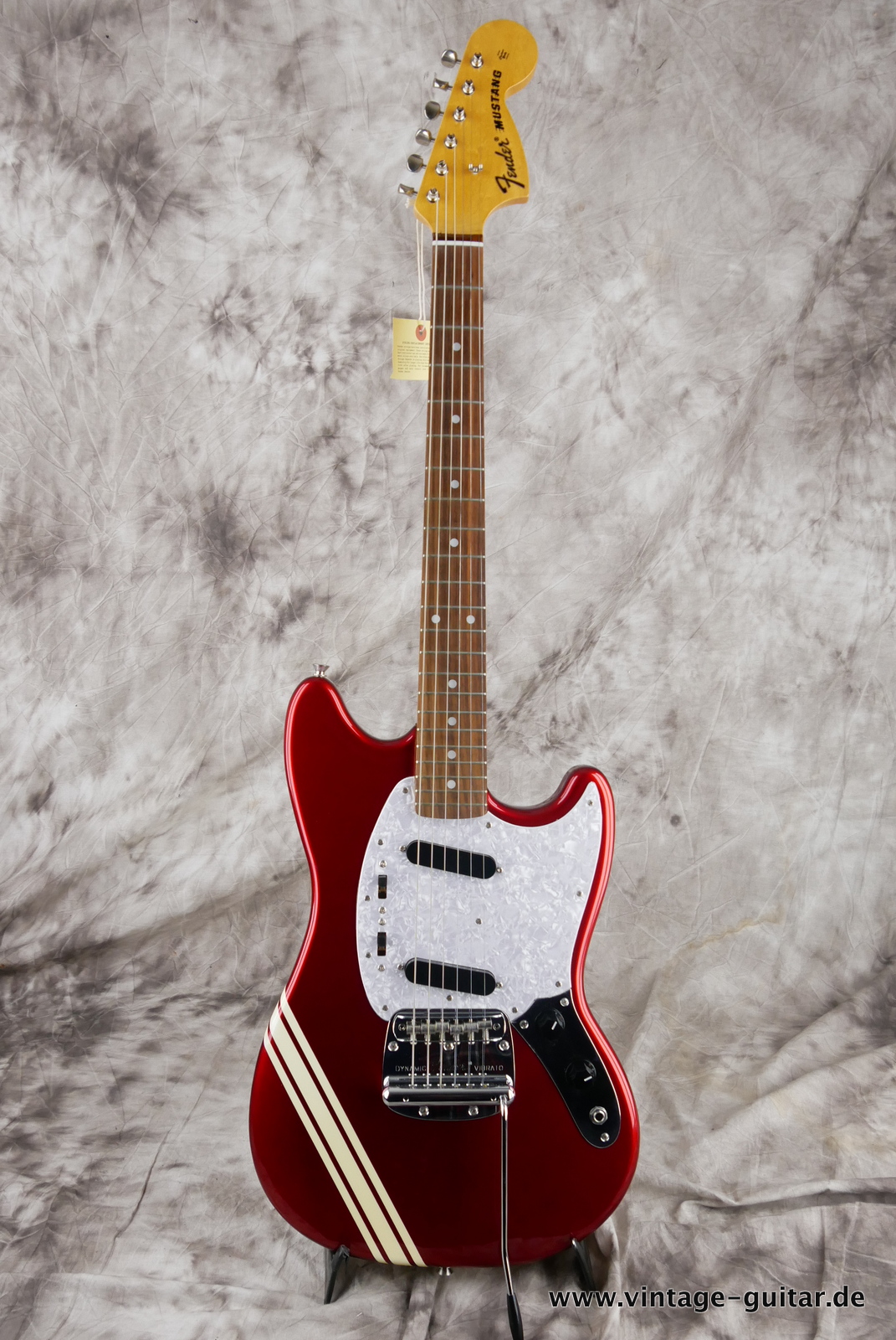 Fender_Mustang_competition_70s_RI_candy_apple_red_Japan_2002-001.JPG