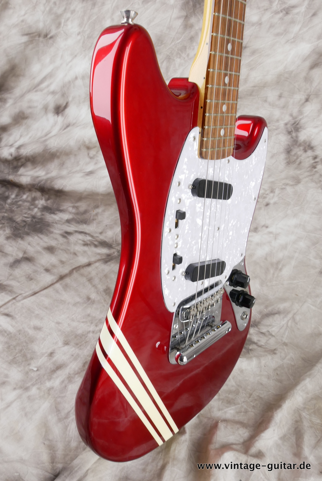 Fender_Mustang_competition_70s_RI_candy_apple_red_Japan_2002-005.JPG