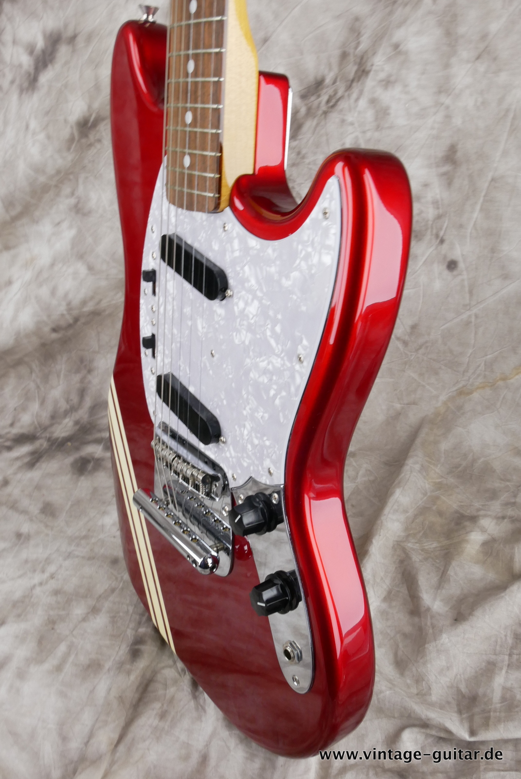 img/vintage/5133/Fender_Mustang_competition_70s_RI_candy_apple_red_Japan_2002-006.JPG