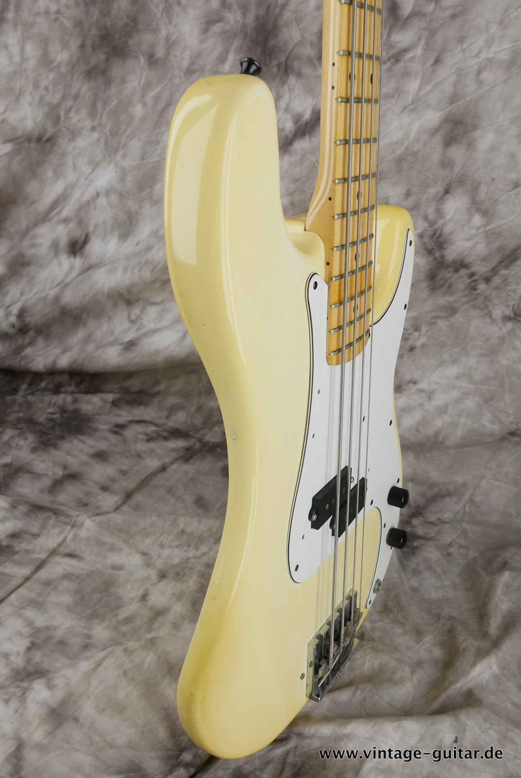 Fender_Precision_USA_olympic_white_1979-005.JPG