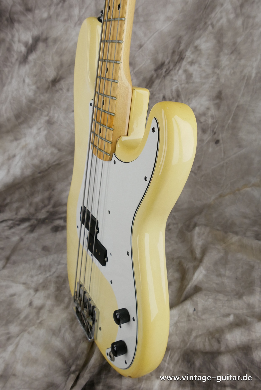 Fender_Precision_USA_olympic_white_1979-006.JPG