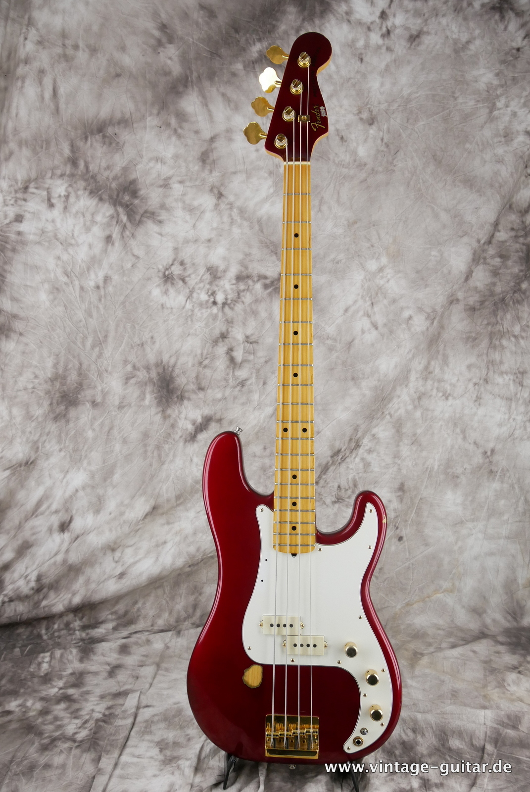 Fender_Precision_Special_USA_candy_apple_red_1982-001.JPG